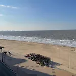 Family Near In Golden Triangle クノック・ヘイスト